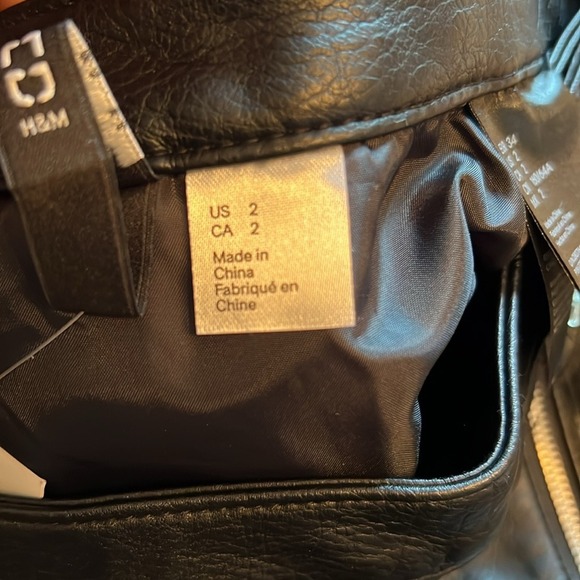 H&M‎ Faux Leather Moto Skirt Black Asymmetrical Zip Front Size 2 - Picture 7 of 7